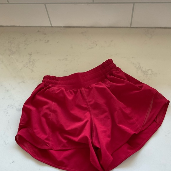 Lululemon dark red hotty hot short inseam 4.0 inch HR size 4 - Picture 3 of 8